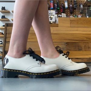*NEW* Dr. Martens 1461 Hearts (26682100)